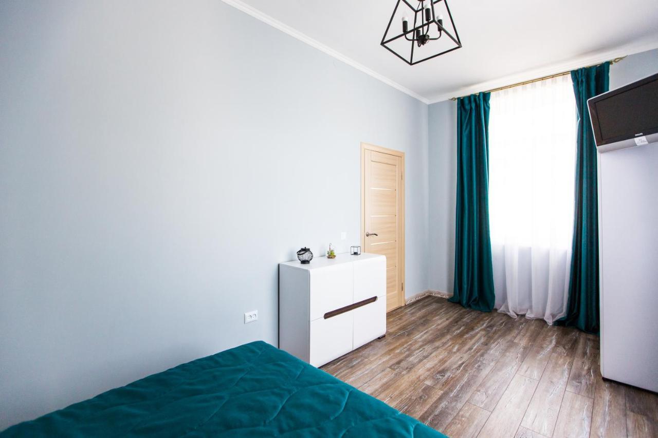 1 Bedroom Apartment Near Elizabeth'S The Cathedral Lviv Ngoại thất bức ảnh