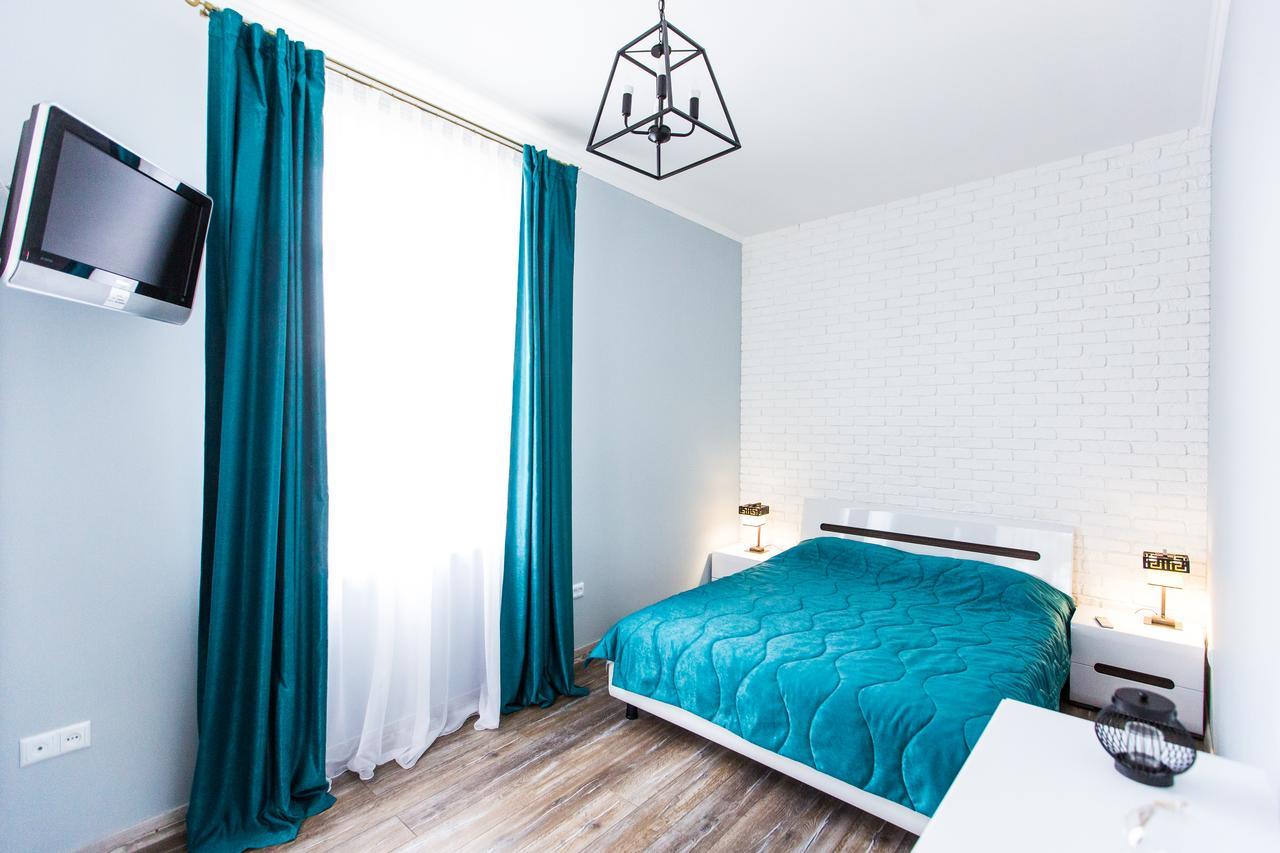 1 Bedroom Apartment Near Elizabeth'S The Cathedral Lviv Ngoại thất bức ảnh