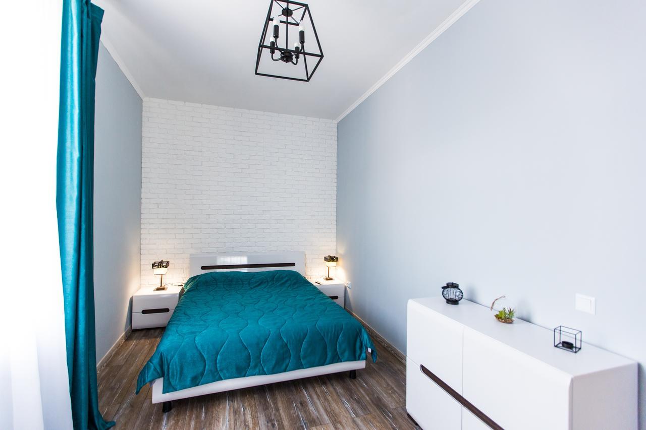 1 Bedroom Apartment Near Elizabeth'S The Cathedral Lviv Ngoại thất bức ảnh
