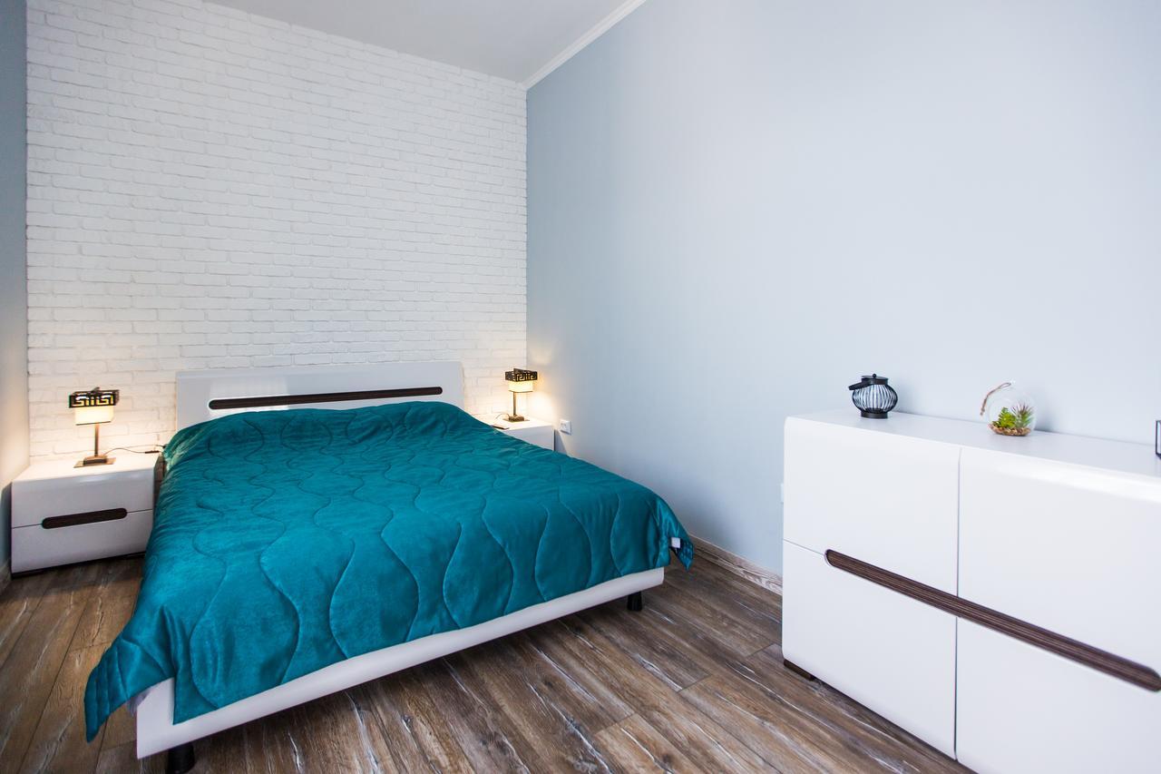 1 Bedroom Apartment Near Elizabeth'S The Cathedral Lviv Ngoại thất bức ảnh