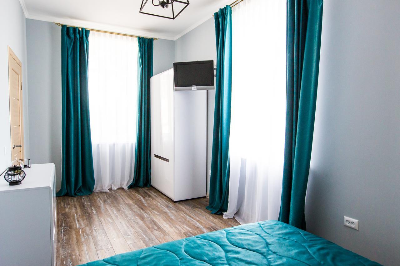 1 Bedroom Apartment Near Elizabeth'S The Cathedral Lviv Ngoại thất bức ảnh