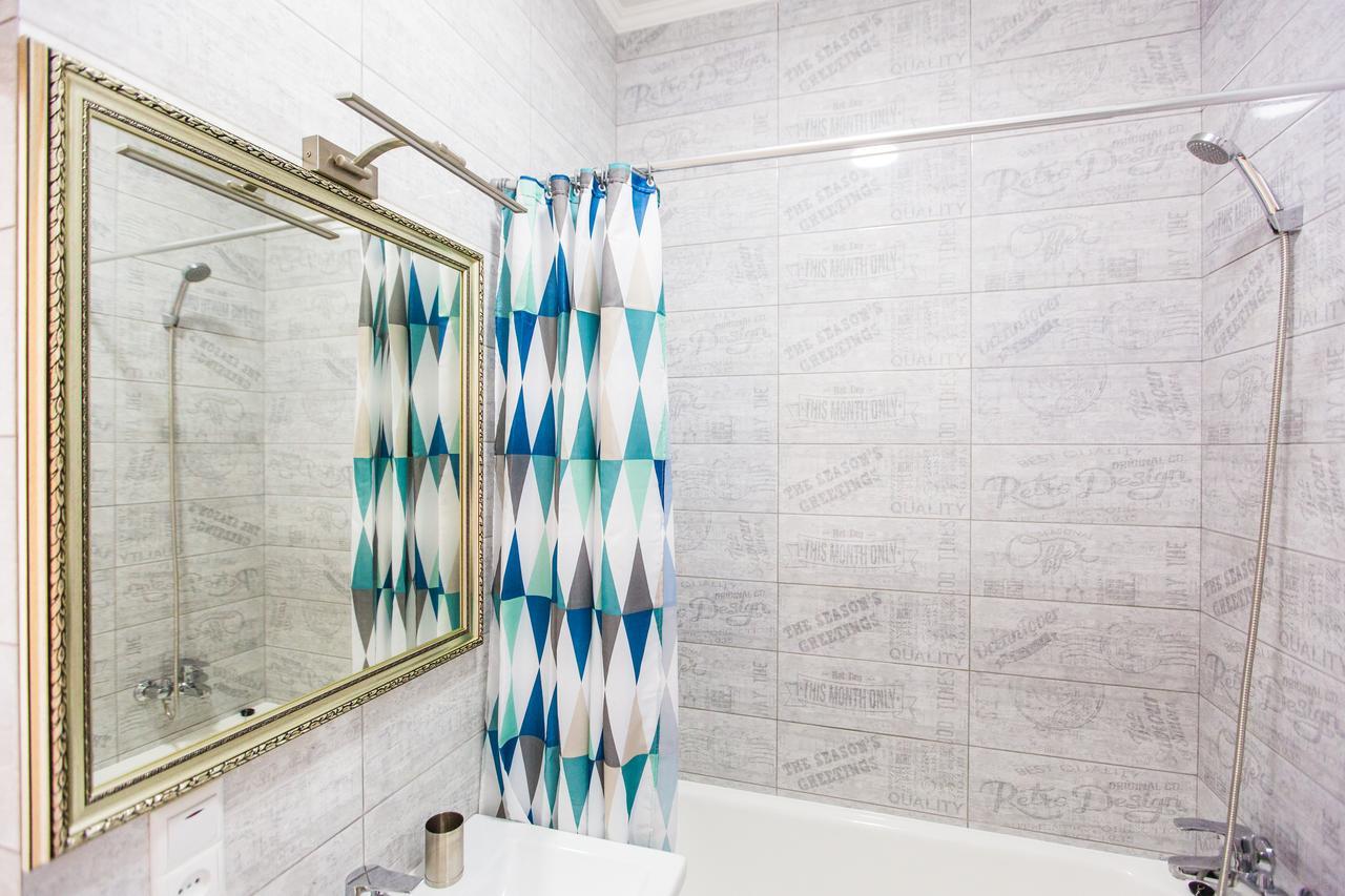 1 Bedroom Apartment Near Elizabeth'S The Cathedral Lviv Ngoại thất bức ảnh