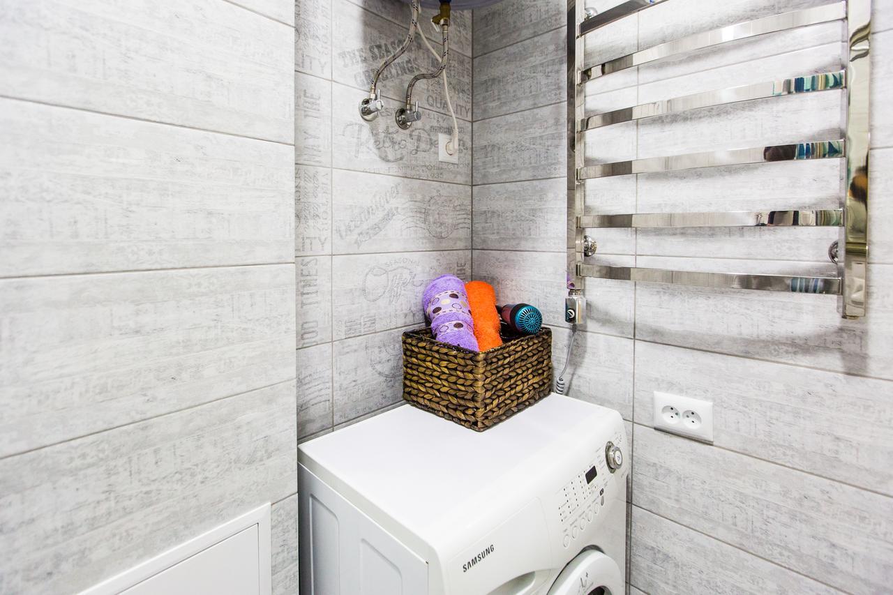 1 Bedroom Apartment Near Elizabeth'S The Cathedral Lviv Ngoại thất bức ảnh